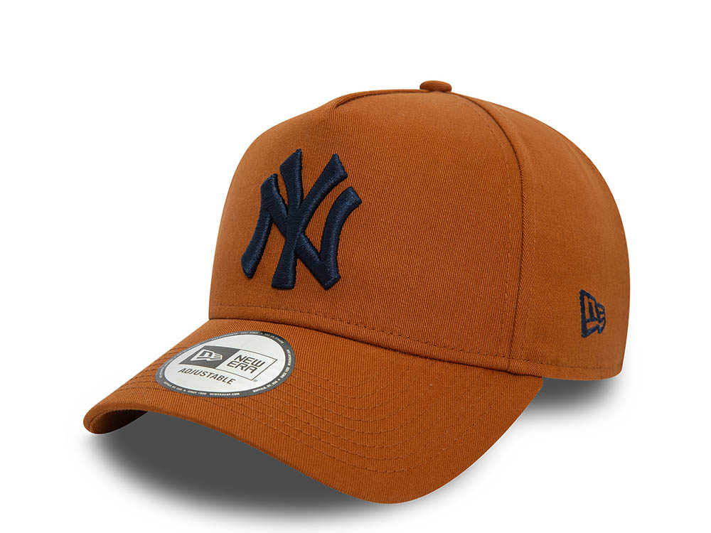 New Era New York Yankees Essential League Adjustable A Frame Snapback Cappellini