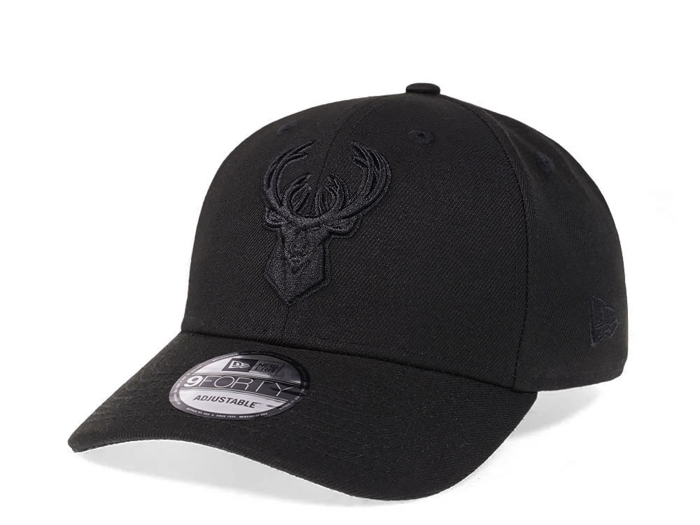 New Era Milwaukee Bucks All Black 9Forty Snapback Cap