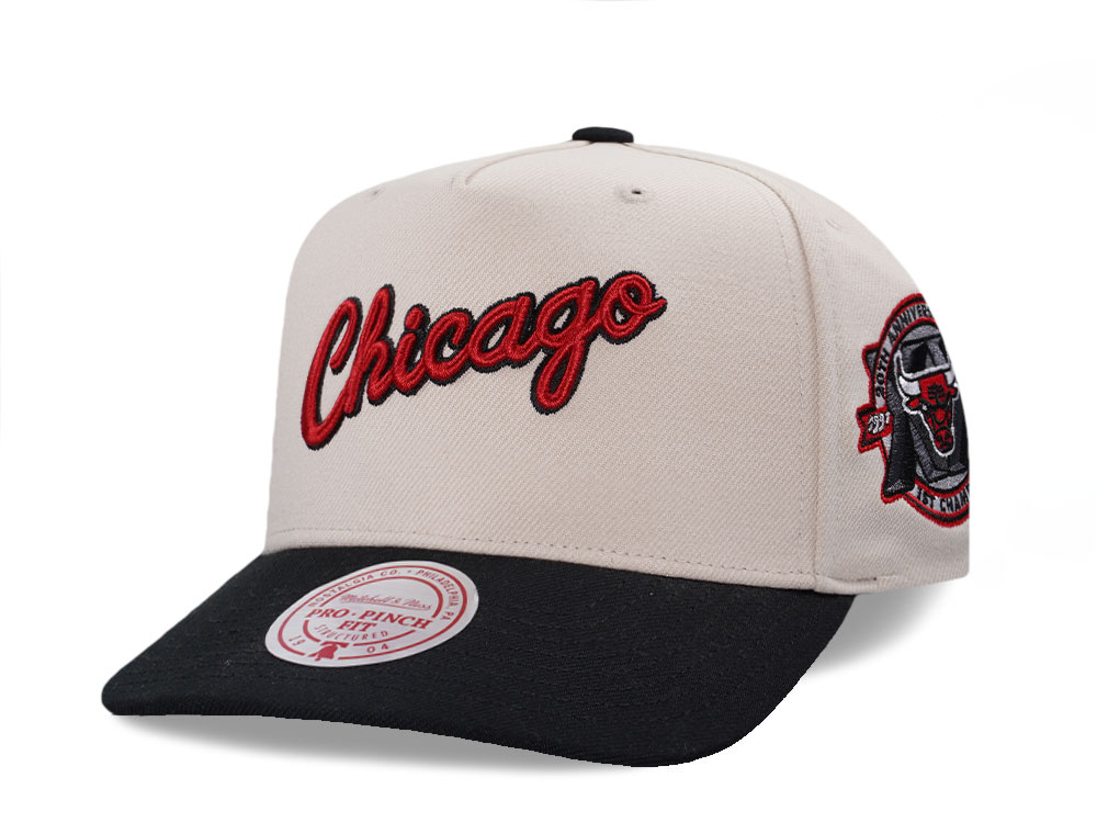 Mitchell & Ness Chicago Bulls 1st Championship Two Tone Pro Pinch A Frame Snapback Cappellini